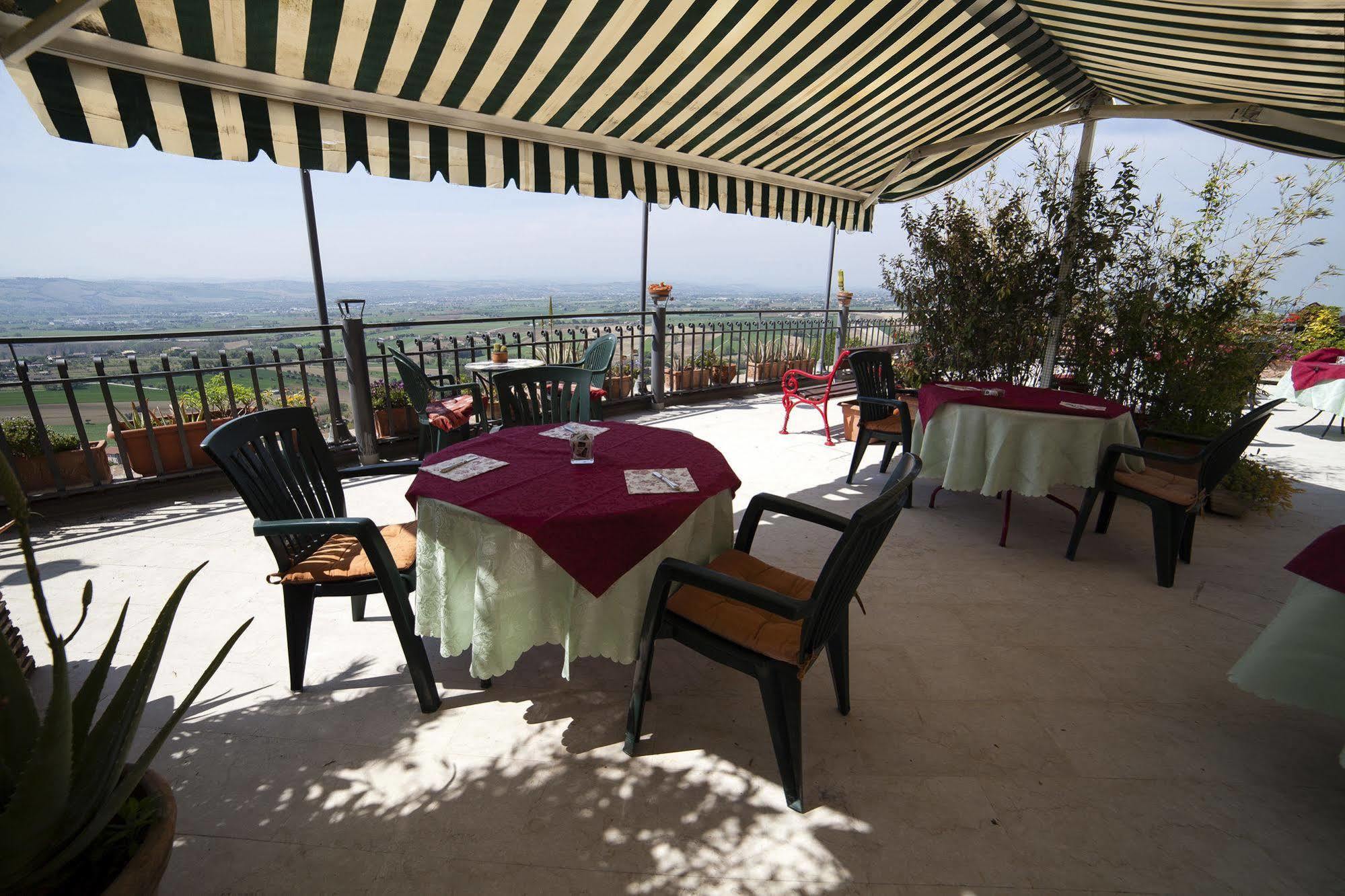 La Luma Hotel Montecosaro  Buitenkant foto